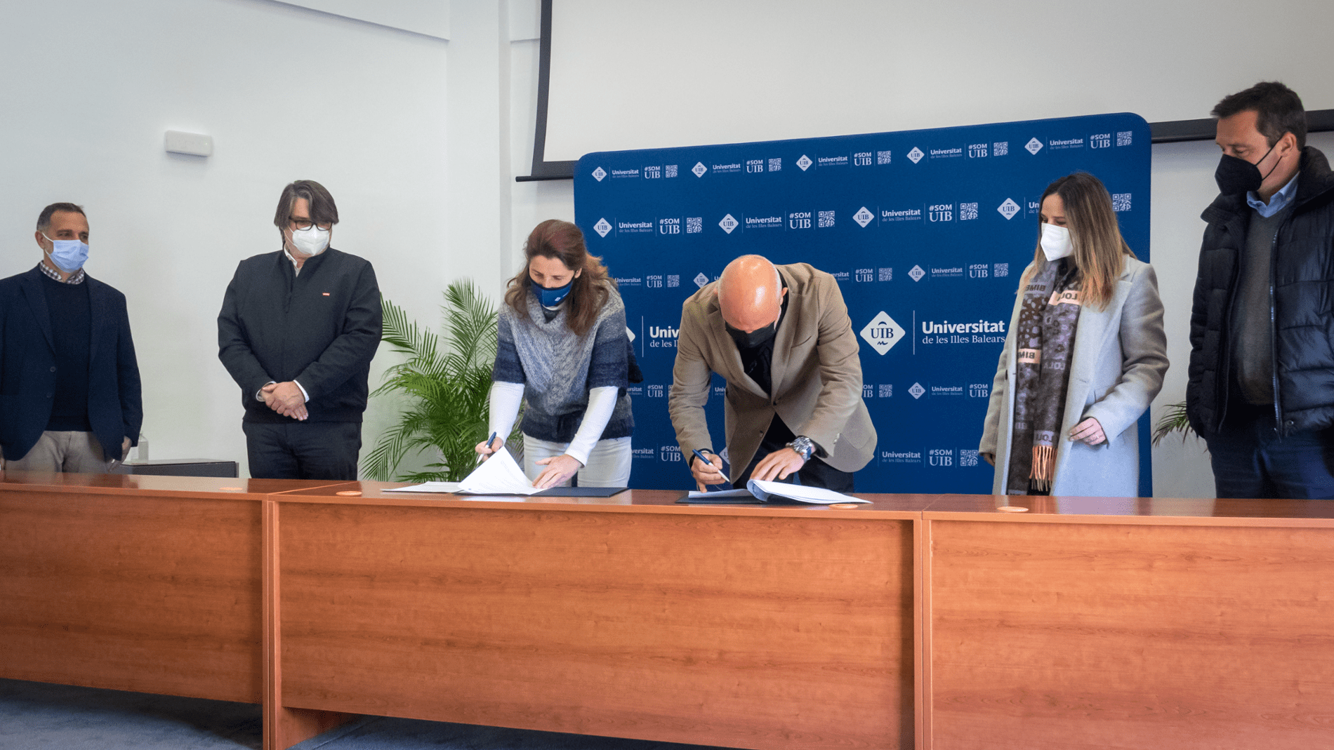 Firma del convenio entre 3digits y la UIB